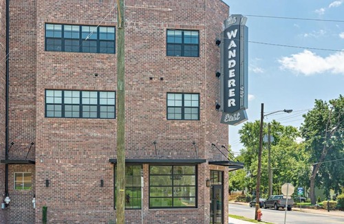 Cleveland Park Apartment | Modern Spacious Condo with Parking by Downtown Broadway
