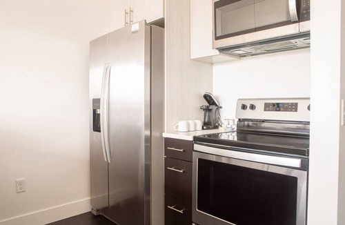 Milwaukee Apartment | Modern Studio Apt with Rooftop, Gym, and Parking - Sleeps 4
