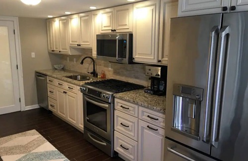 Queens Apartment | Modern Studio in Middle Village