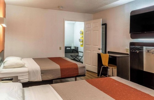 Downtown Baltimore Hotel | Motel 6 Baltimore, MD