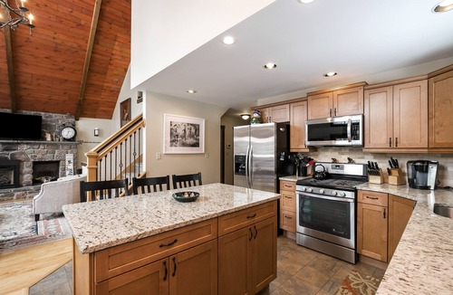 Lake Harmony Estates House | “Mountain Escape-7BR, Game Room, Fire Pit Close to Skiing and Trails!”