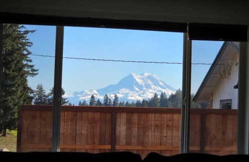 McKenna House | Mountain view 3-bedroom 2 bath house with WiFi in Rainier on 5 acres.