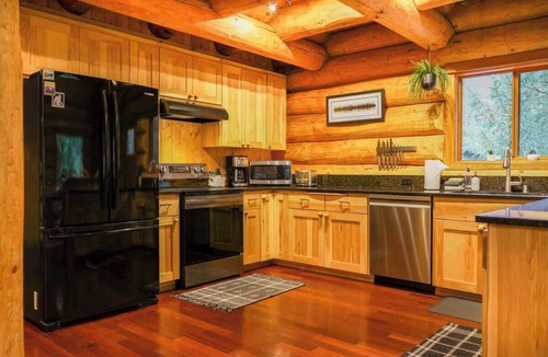 Warnick Cabin | Mt. Baker Log Cabin | Fireplace + Fast WiFi