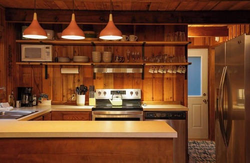 Glacier House | Mt Bakers Couples Cabin Escape-Hot Tub & Romance