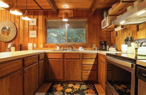 Glacier House | Mt Bakers Couples Cabin Escape-Hot Tub & Romance