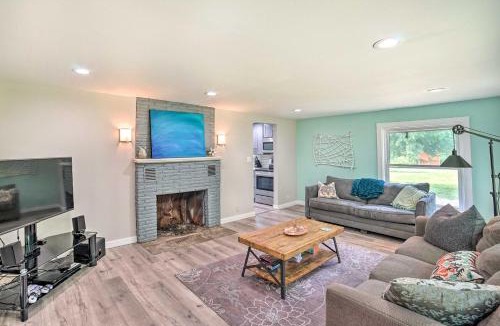 Baring House | Mtn-View Deck & Fire Pit: Modern Gold Bar Escape