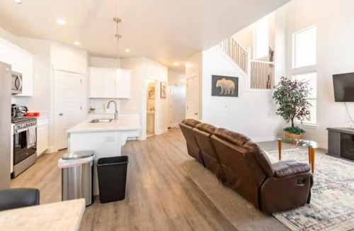 Lehi House | NEW 4-bed 4-bath Stylish House with Mountain View and 2 garages