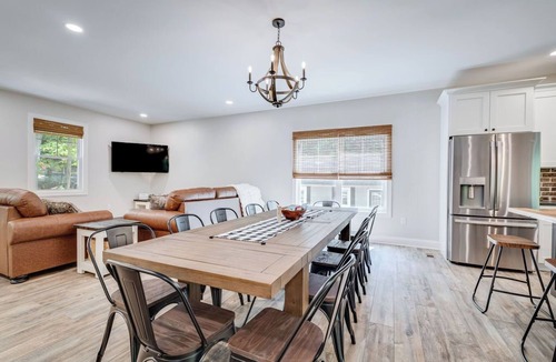 Massanutten House | NEW!Massanutten Home~INDOOR HEATED POOL~Theater~Hot tub~Family Friendly~Sleeps14