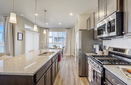 Colorado Springs House | NEW Modern Interquest Stay King Bed Balcony