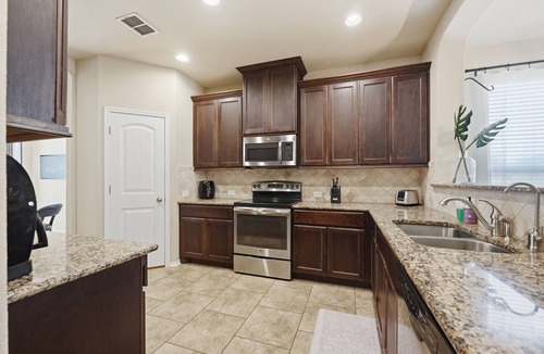 Converse House | NEW! Spacious 5BR Family Home w/Theater Near Base