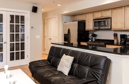 Logan Circle Apartment | NEW! Thomas Circle 2BR Furnished Condo