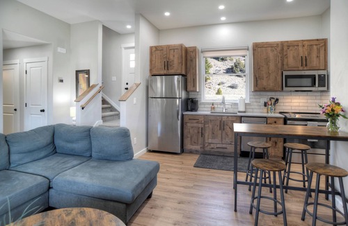 South Fork House | Newly Built Duplex | A/C | Peekaboo River Views | Cozy Interior