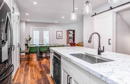 Cottonwood Heights Condo | Newly remodeled home with arge private hot tub, fireplace, & nearby park