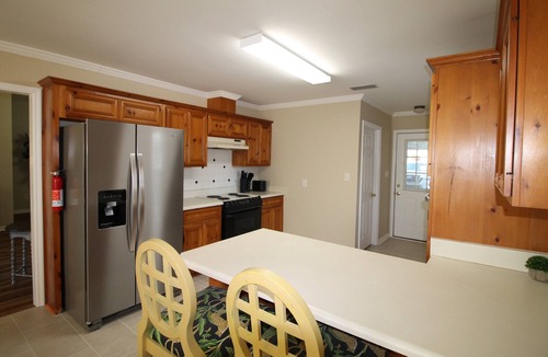 Valdosta House | Oak Garden Getaway - Prime Valdosta Location Convenient to Everything