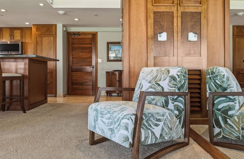 Kaanapali Condo | Oceanfront Corner Unit - #201 - Panoramic Ocean View - Over 180 "5" star reviews