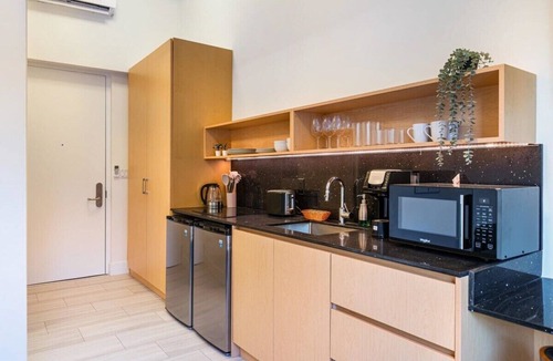 East Little Havana Apartment | Olive Studio | Balcony | Roof Deck, Garden