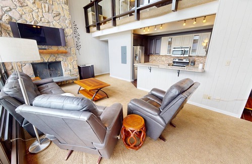 Dillon Condo | On Lake, WOW Views, Big Deck! Walk to Amp, Events, Parks, Marina, Tiki Bar