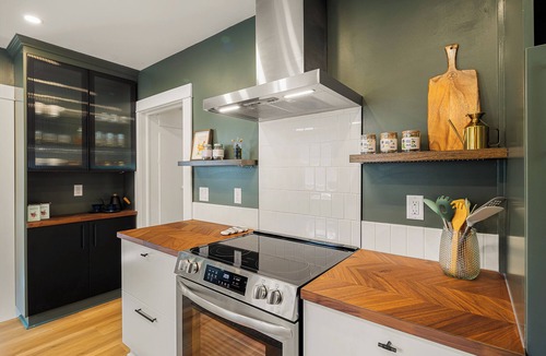 Eugene House | Orchard Luxe: Modern 3BR home steps from UO, perfect for six guests.