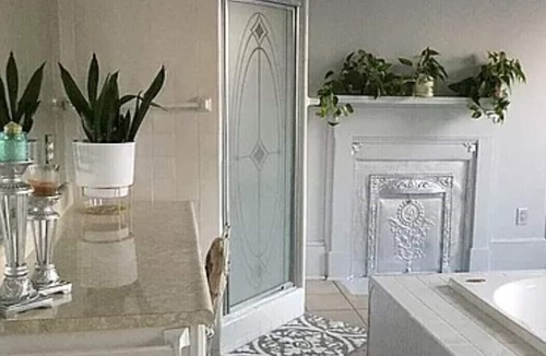 Swainsboro House | Oversized 1932 bungalow with updates. Only 2 hours from Tybee Island, Georgia