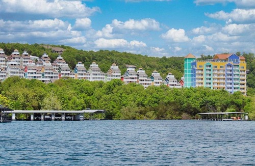 Branson Villa | Ozarks Family Escape – 2BR Walk-In Villa Near Branson Fun