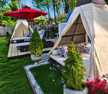 Mastic House | Paradise Citadel, Sauna, Htd pool hottub Golf Basketball
