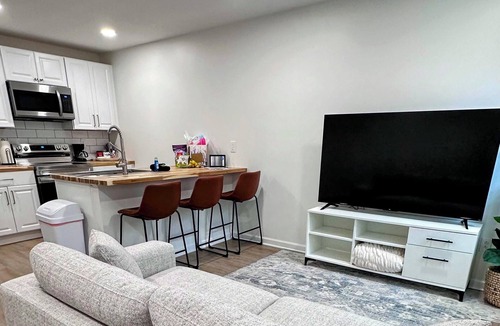 Hamilton House | Patchwork Paradise B - New 2BR Home 3 Blocks from Missouri Star