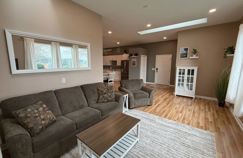 Crawfordsville Apartment | Peaceful and private. Brand new 2 bedroom private estate apartment.