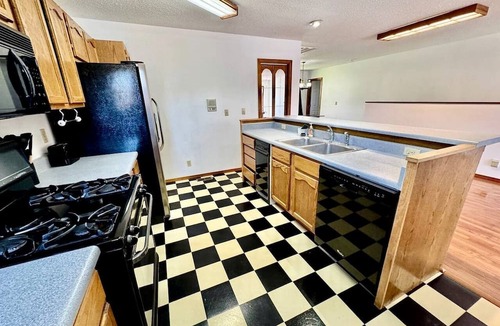 Rockaway Beach House | Peaceful Lake Escape with Boat Slip & Spacious Lounge in Garfield, Arkansas