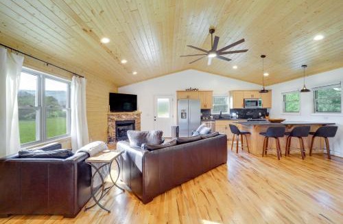 Purlear House | Peaceful Purlear Vacation Rental w/Creek Access!