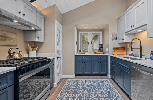 Jackson House | Peaceful woodland retreat just minutes from Wildcat and Attitash Mountain ski areas, downtown North Conway, StoryLand, shopping, and dining. The perfect home base for mountain adventures, relaxation, and unforgettable family memories, YEAR ROUND!