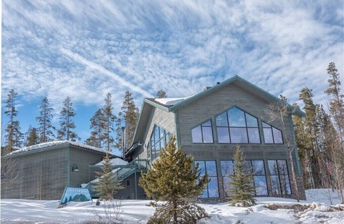 Wildernest Apartment | Peaks & Peace - Spacious Condo in Silverthorne with jacuzzi and fitness room