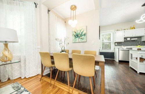 Meeting House Hill House | Perfect for large group 10 beds 4.6 mi to Downtown steps to T 5BD/2Bth