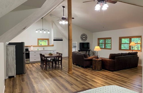 Fairview Apartment | Perfect for Two! The Loft at Oak Hill, Fairview 30min from Nashville or Franklin