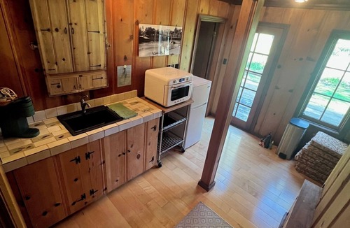 Healdsburg Apartment | Perfect getaway! Riverside pool, river access, 5 min from Healdsburg square!