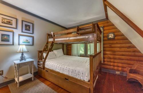 Hood River House | Pet-Friendly Baja Norte Home with Xbox and Board Game