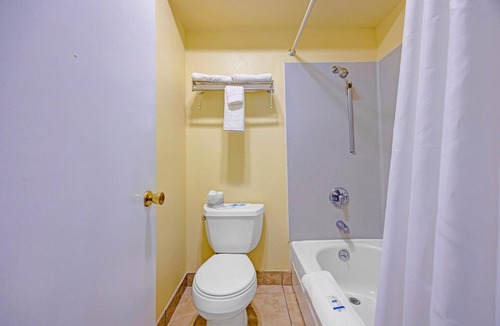 Stevenson Hotel | Pet-Friendly Riverside Stay w/Queen Bed – Affordable Find for Nature Seekers!