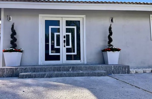 Boca Raton House | Pet friendly Unique East Boca Home 3BR Luxury Near A1A Fireplace &Chef’s Kitchen