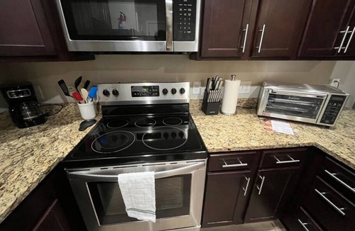 Central Colorado Springs Apartment | Pike's Peak Views Fully Loaded King+Qn bds+Fast Wi-Fi+Slps7
