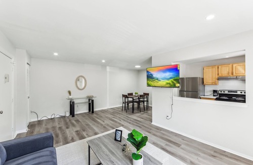 Newark Apartment | Pine Brook 111i I State of the art 1.5 Bd Apt