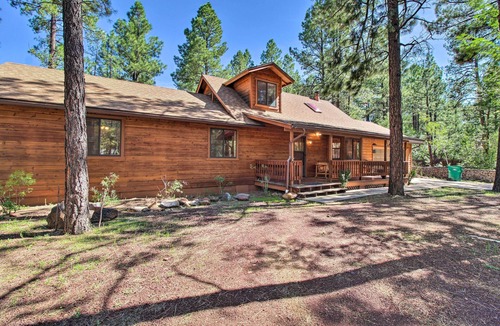 Pinetop Cottage | Pinetop Cabin w/Deck & Treehouse Near Hiking!