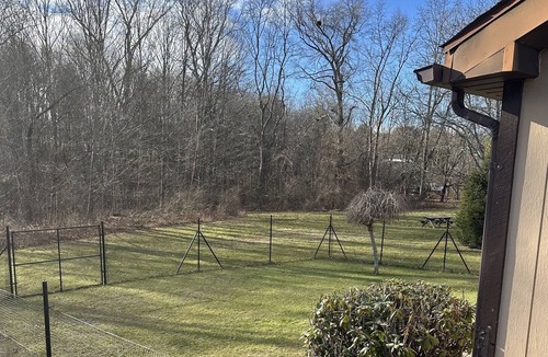 Sciota Ski Chalet | Pontiac- Dog Lovers Chalet with Fenced Yard and Fenced Deck