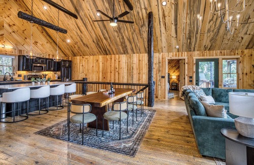 Mineral Bluff Cabin | POOL, 4 king en suites, mountain views, hot tub and LUXURY