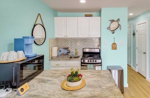 North Beach Condo | Poolside Fun, Ocean Strolls! Corpus Christi Escape