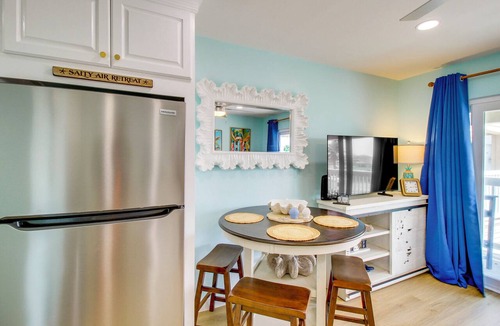 North Beach Condo | Poolside Fun, Ocean Strolls! Corpus Christi Escape