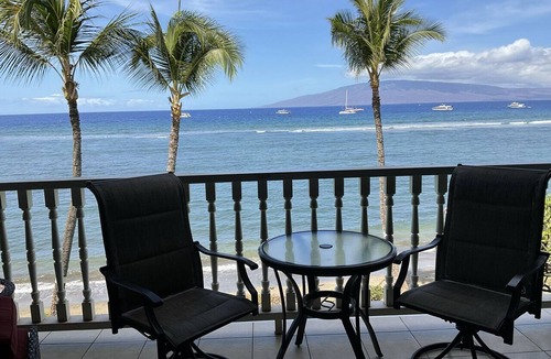 Historic Lahaina Front Street Condo | Premier Oceanfront Room