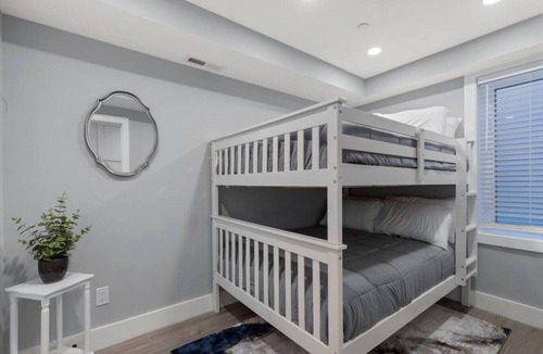 H Street Corridor Hotel | Prime Location+Steps from HStreet Corridor+Laundry