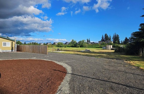 North Yelm House | Private 10-Acre Retreat Near JBLM {Fast Wi-Fi} with Adjoining RV Pad