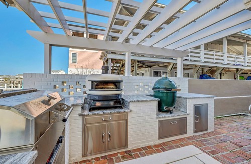 Wrightsville Beach House | Private Beach, Outdoor Kitchen, Bring your Boat to this Wrightsville Gem!