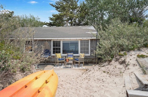 Wading River House | Private Beachfront Cottage, Secluded and Romantic