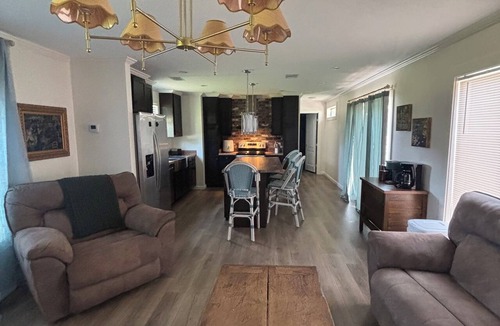 Saint Elmo House | Private Coastal Retreat 20 Min to the Beach